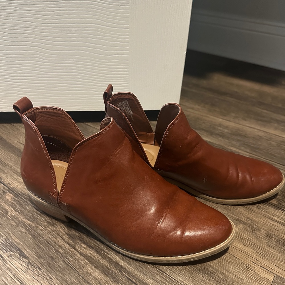 Universal Thread Brown Ankle Booties with Cutout